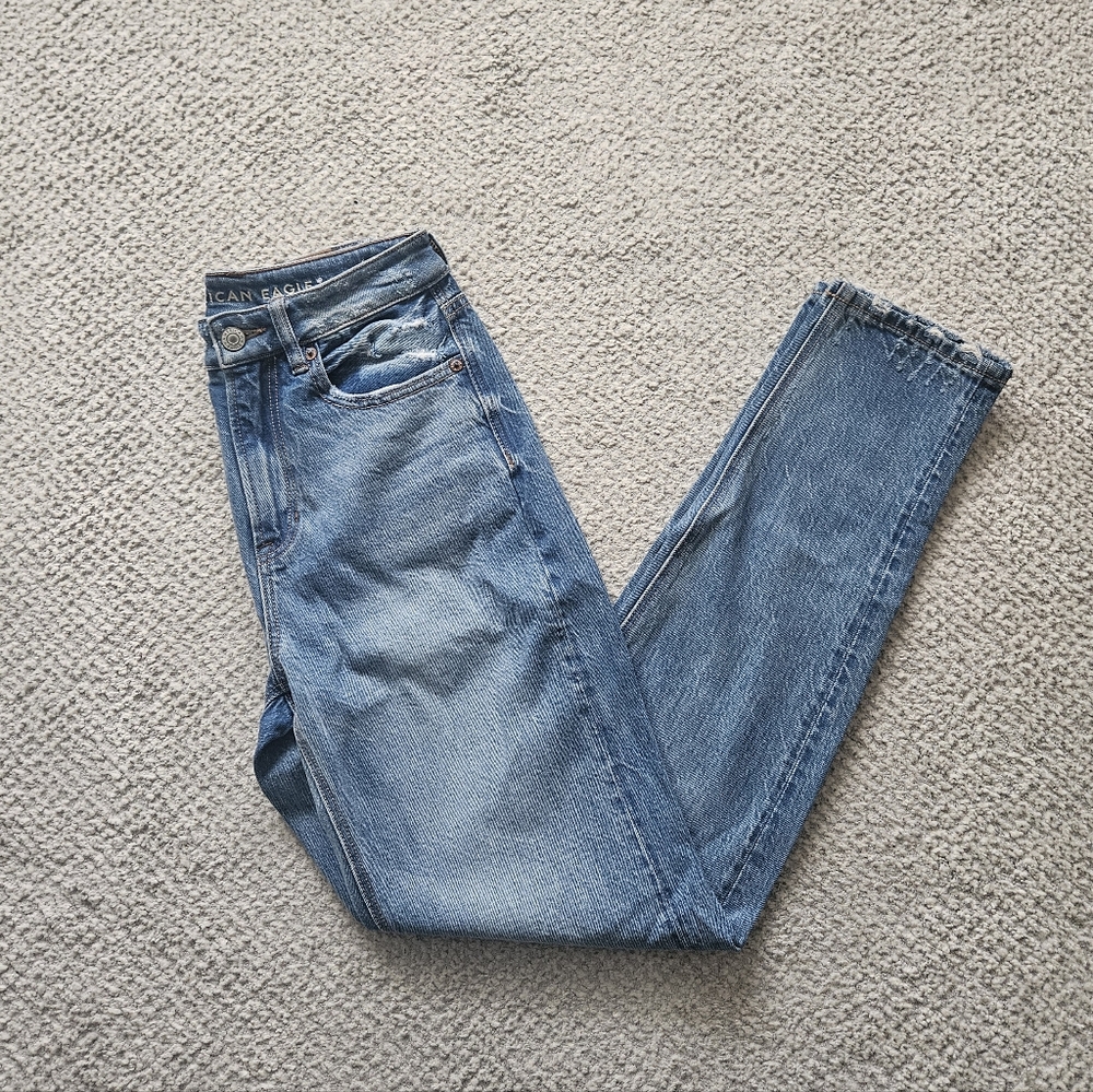 AMERICAN EAGLE Mom Jean Blue Distressed 00 LONG AE